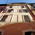 Balestrari Street - Mama\'S Home